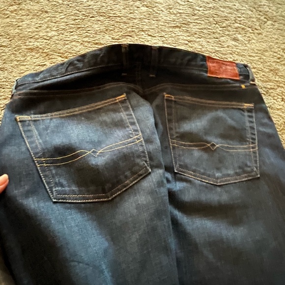 Mens Lucky brand jeans.  Size 38x30 - Picture 4 of 8